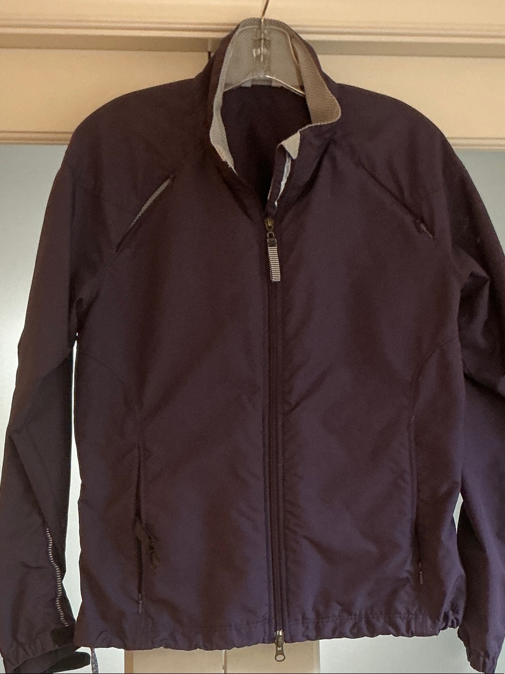 Moving Comfort Men's Lightweight Jacket in Dark Plum